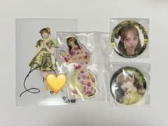FRUITS ZIPPER 早瀬ノエル 直筆サイン入り生写真&アクスタ&缶バッチのサムネイル