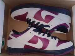 NIKE  SB ダンク ロー アトモスフィア グレー トゥルーベリー DUNKのサムネイル