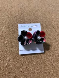 ハンドメイド ピアスのサムネイル