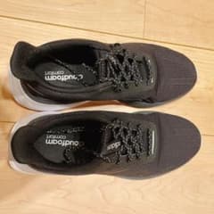 adidas スニーカー NOVARUNX EE9929のサムネイル