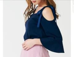 オープンショルダーカットトップスのサムネイル