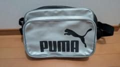 PUMA ショルダーバッグ エナメル調 縦24横34マチ12のサムネイル