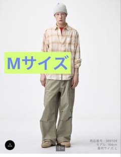 【ユニセックス】GU スーパーワイドカーゴパンツ　32 BEIGE Mサイズのサムネイル