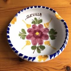 ヨーロッパで購入さした工芸飾り皿 ヨーロッパ セビリアの花柄 工房 灰皿 - メルカリ