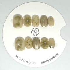 【新品】ベージュ系花柄ネイルチップ 10枚のサムネイル