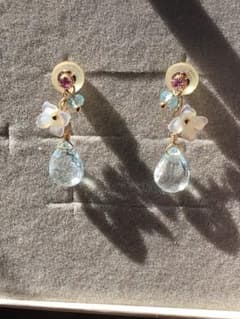 ぷ*く様 TAKE-UP♡K10♡シェルフラワーアクアマリンチャーム - メルカリ