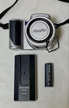 FUJIFILM FinePix デジタルカメラ バッテリー 充電器付き