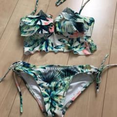 水着 ビキニ 花柄のサムネイル