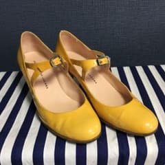 値下げしました！MARC BY MARC JACOBS イエローパテントパンプスのサムネイル