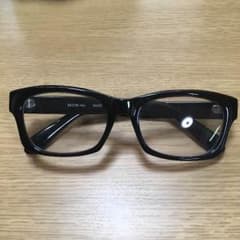 黒縁メガネのサムネイル