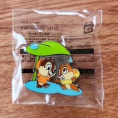 ディズニー リゾート チップ デール 雨の日 ピンバッジ - メルカリ
