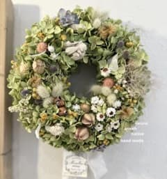 アナベルとたっぷり小花の涼しげなグリーンリース。＊ ナチュラル