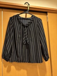 YECCA VECCA ネイビー ストライプ リボン付き シャツ