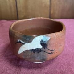 川崎和楽作　楽焼の作家　赤楽茶碗（あからくちゃわん）飛鶴の絵付けお題　鳥 川崎和楽作 楽焼の作家 赤楽茶碗（あからくちゃわん）飛鶴の絵付けお題