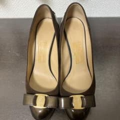 【値下げ】秋色FERRAGAMO ブラウン パンプスのサムネイル
