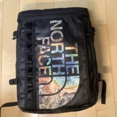 ノースフェイス　リュック　30L 新品ポーチ付きのサムネイル