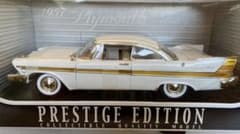 1/18 1957 プリマス　フューリー　ホワイト　未開封　アメ車　フィンテールのサムネイル