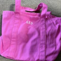 ミニGAPロゴトートバッグ スタンドアウトピンク - メルカリ