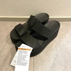 【未使用】crocs brooklyn 厚底サンダル 黒 22cm 未使用】crocs brooklyn 厚底サンダル 黒 22cm - メルカリ