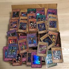 週末セール　遊戯王カード　まとめ売り1900枚のサムネイル