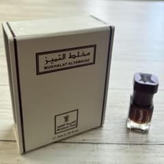 Arabian Oud Mukhalat Al-Tamaioz 3ml 香油のサムネイル