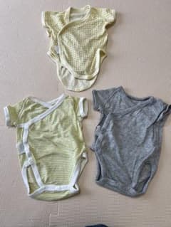 ユニクロ　ベビー肌着　60 メッシュ　半袖　前あきのサムネイル