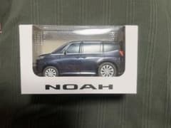 TOYOTA NOAH プルバックカー　ミニカーのサムネイル
