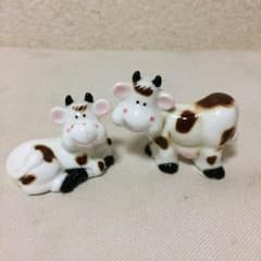 レトロなお顔の牛の置物のサムネイル