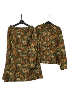美品 Leilian(レリアン) セットアップ 総柄 トップス スカートのサムネイル