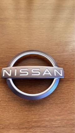 日産　エンブレム　純正　E 13  ノート　オーラ　傷無し　送料込みのサムネイル