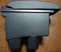 値下げしました。ヤリス　センターアームレストのサムネイル