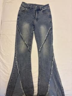 フレアデニムパンツ 切りっぱなし加工のサムネイル