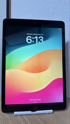 Apple iPad 第7世代 32GB - 本体（状態良好）のサムネイル