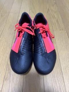 美品】サッカースパイク ファントムヴェノム - メルカリ