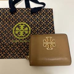 【値下げ可】TORY BURCH 二つ折り財布 ブラウンのサムネイル