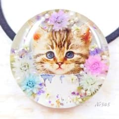 ドライフラワーと猫ちゃんのヘアゴム ハンドメイド レジン グレー ネックレス 丸のサムネイル