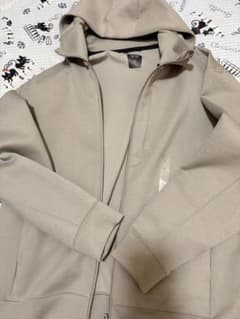 UNIQLO ジップアップパーカー Lサイズのサムネイル