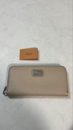 TOD’S ベージュ 長財布のサムネイル