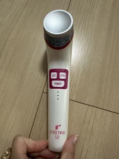 美顔器】ESTHETWIN SE LED搭載 むくみ・リフトアップ 定価9万円 - メルカリ