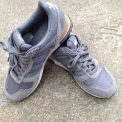 adidas  ZX700のサムネイル