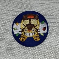 スタジオジブリ となりのトトロ 刺繍缶バッジ - メルカリ