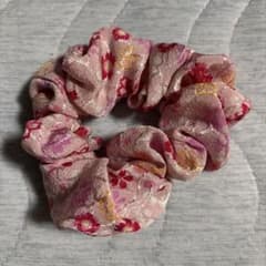 桜柄 ピンク シュシュ ヘアアクセサリーのサムネイル
