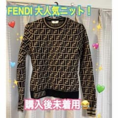 大人気！FENDI ロゴ入りニット Mサイズ