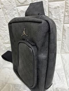 店舗完売品✨レア✨NIKE ジョーダン モノグラム スリングバッグ(3L)新品① 希少・店舗完売品・NIKE ジョーダン モノグラム スリングバッグ - メルカリ