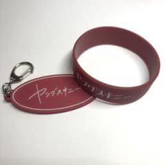 ヤングスキニー ロゴラバーバンド ロゴキーホルダー - メルカリ