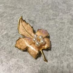 ブローチのサムネイル