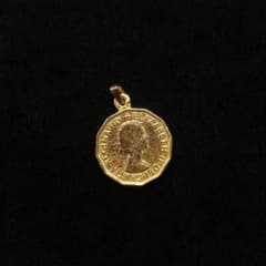 274遺品整理品 ペンダントトップ コイン エリザベス女王 1961年 金色 
