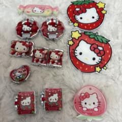 Hello Kitty Strawberry Motif Beads (12 pieces)