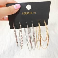 ★新品未使用★ FOREVER21 ピアス 色違い３点セットのサムネイル