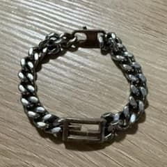 美品✨FENDI　ブレスレット　喜平チェーン　FF シルバー　ロゴ刻印 FENDI FFロゴ チェーン ブレスレット シルバー ロゴ刻印 フェンディ
